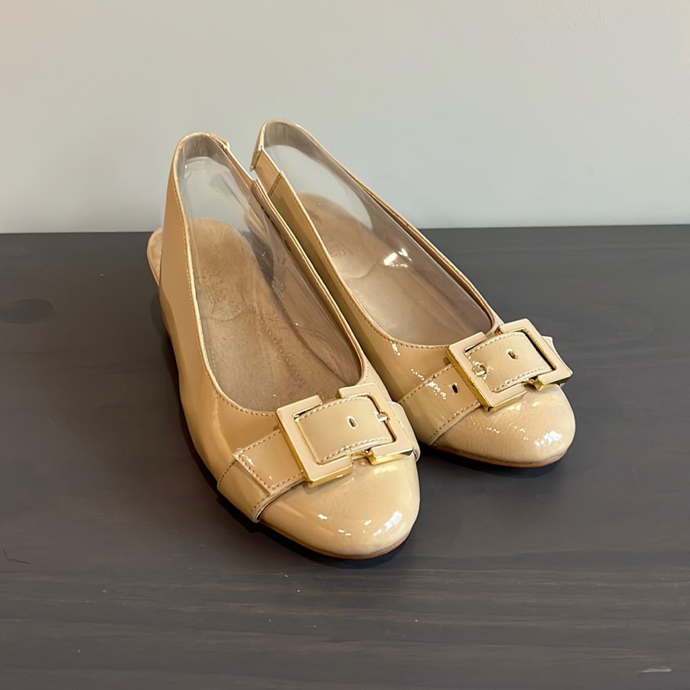Aerosoles Nude Patent Leather Slingback Shoes, Size 6.5